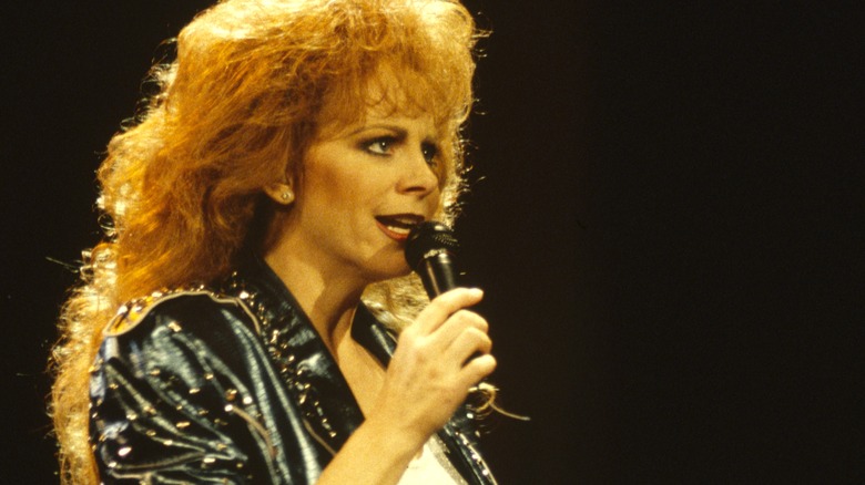 reba mcentire performing in 1993