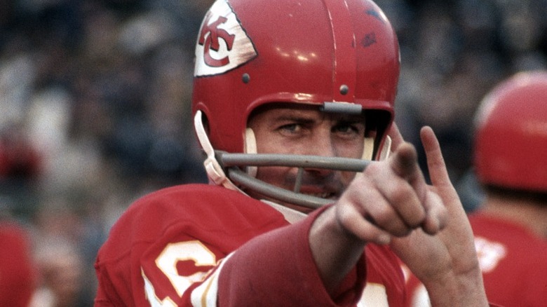 Len Dawson pointing