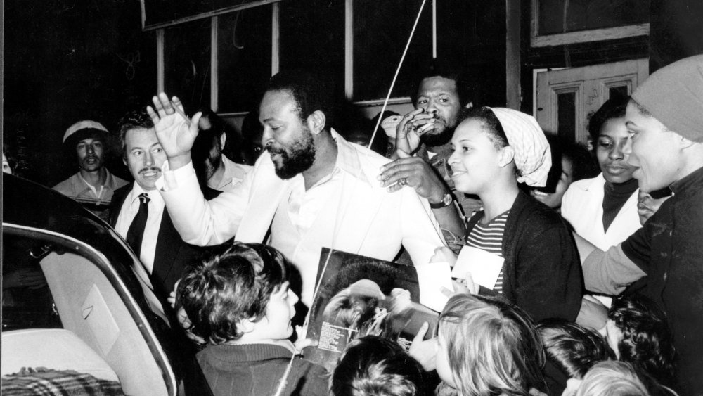 Marvin Gaye surrounded by fans