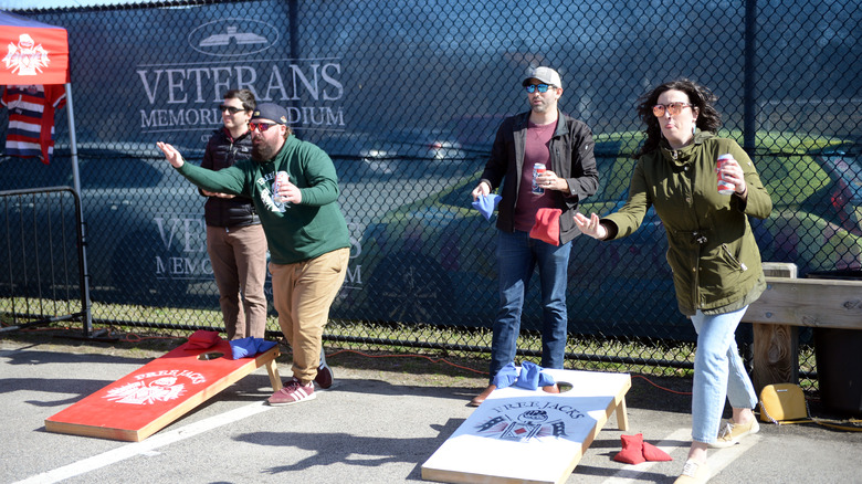 Cornhole game