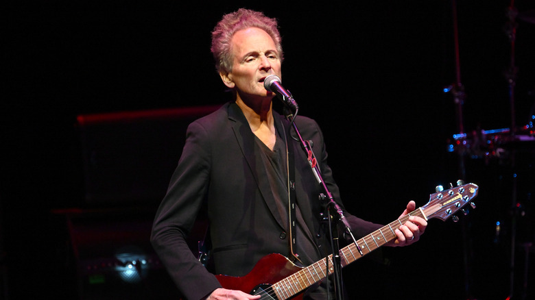 Lindsey Buckingham playing guitar