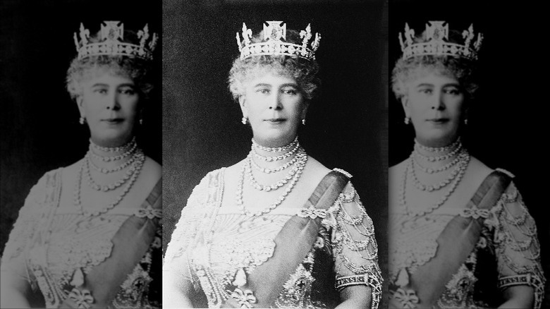 Queen Mary official portrait 1923