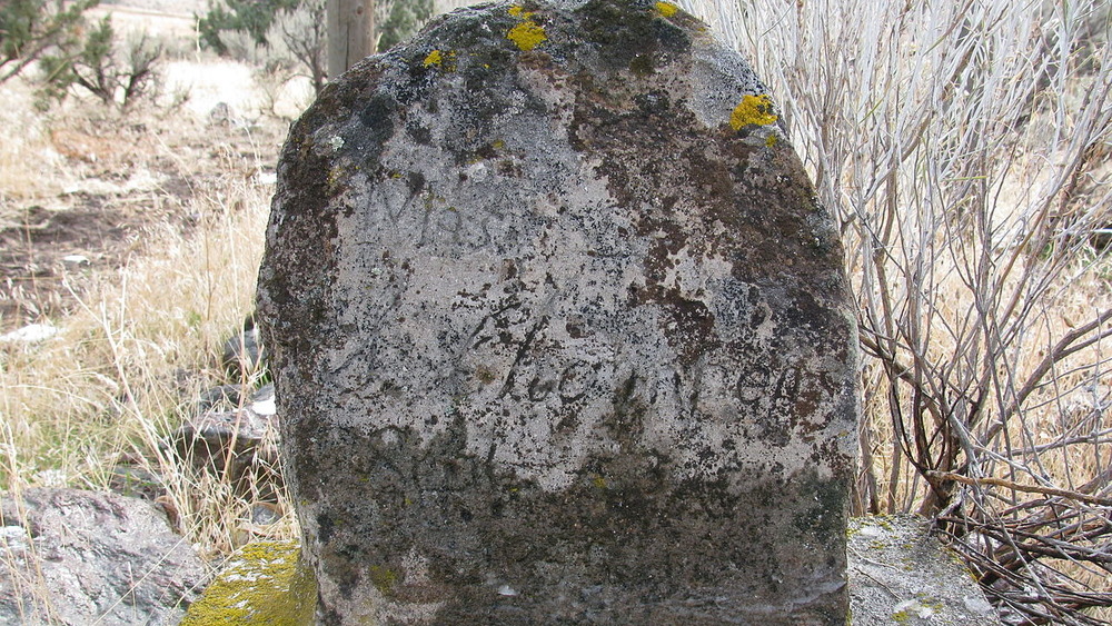 oregon trail grave with moss