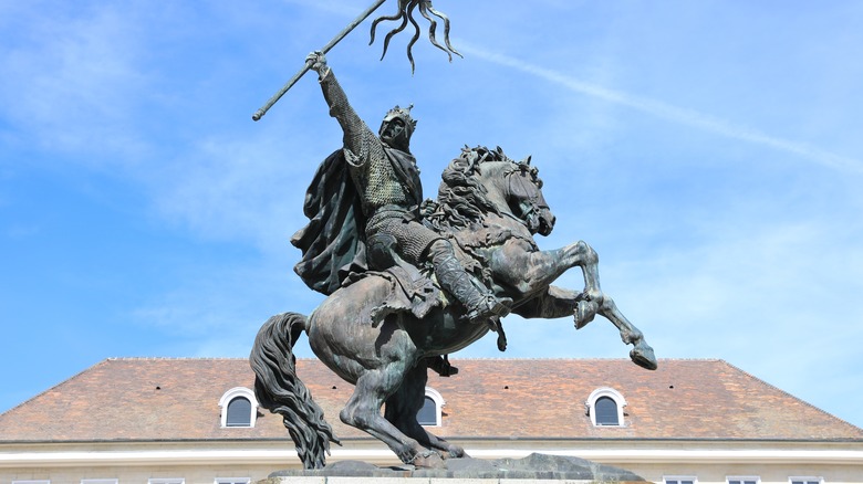 Statue William the Conqueror on horse