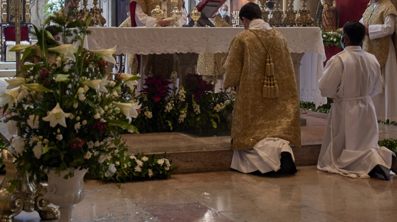 christmas mass prayer flowers