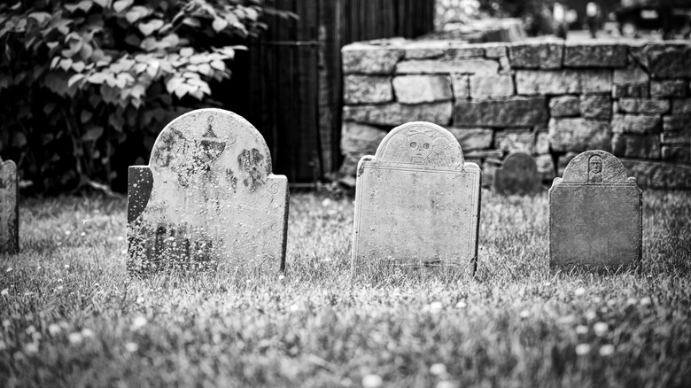 gravestones in salem, massachusetts