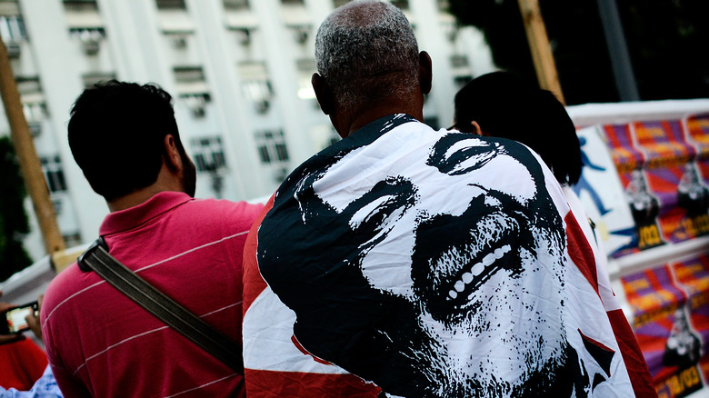 Protestors against imprisonment of lula