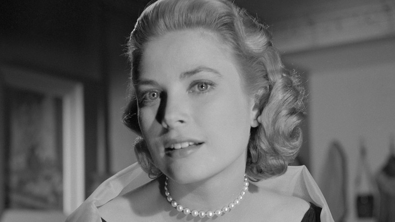 grace kelly portrait pearls