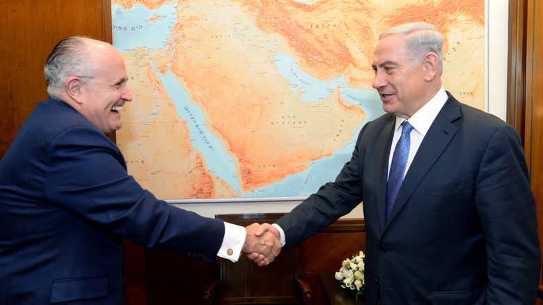 giuliani shaking hands with Benjamin Netanyahu
