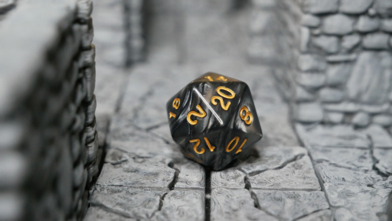 Stone walls trap 20-sided die