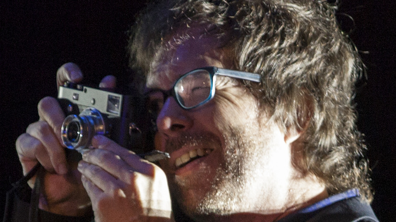 Ben Folds takes a photo