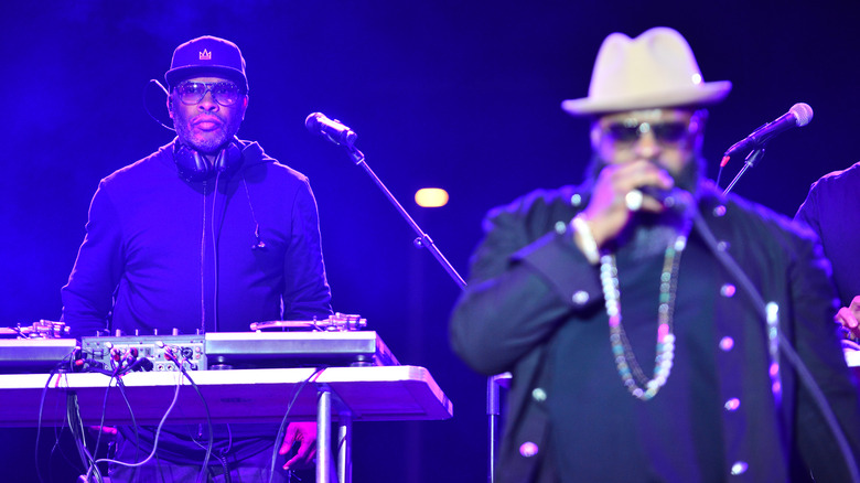 Jazzy Jeff performing with Black Thought