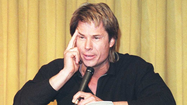 Kato Kaelin speaking into a microphone