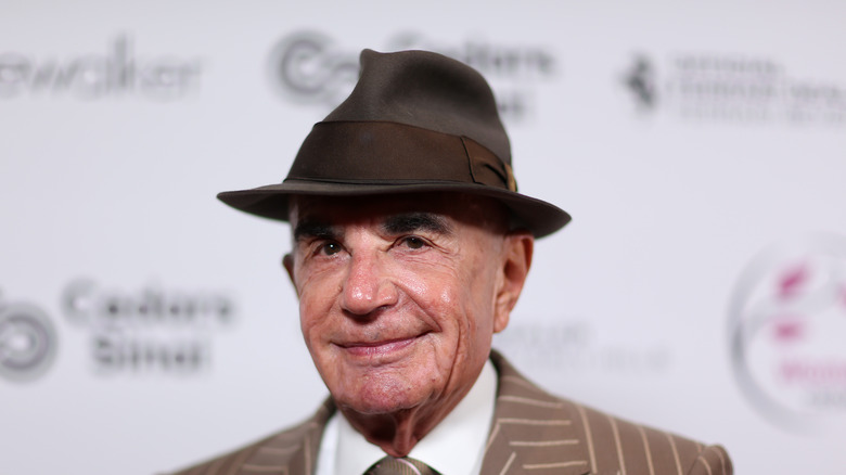 Robert Shapiro hat