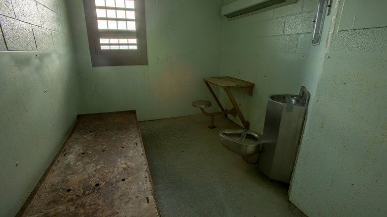 Solitary confinement cell