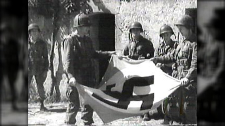 soldiers holding nazi flag