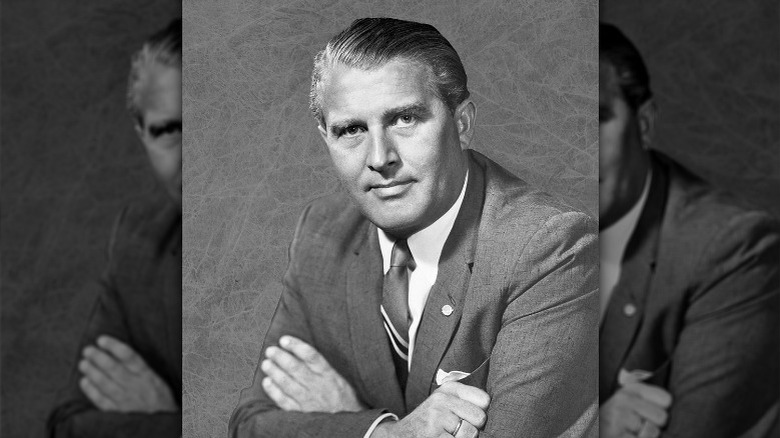 wernher von braun posing