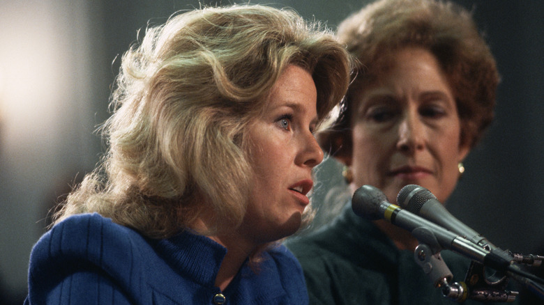 Tipper Gore speaking into microphones at PMRC congressional hearing