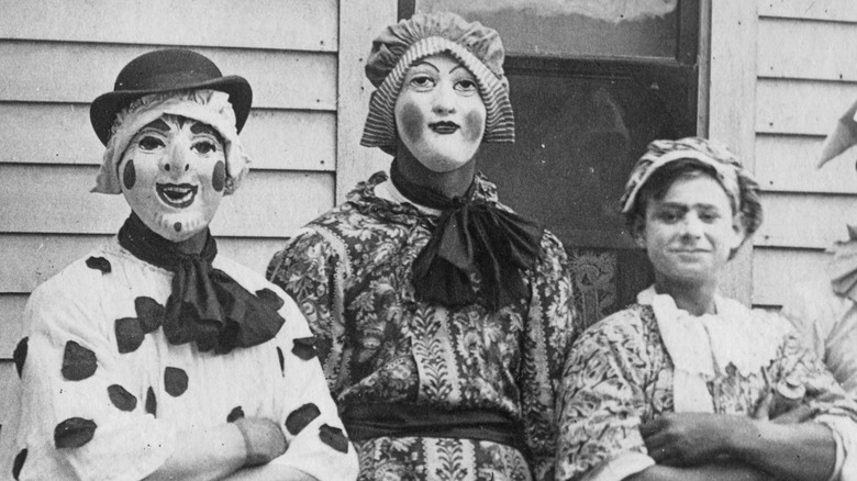 Old-timey Halloween costumes