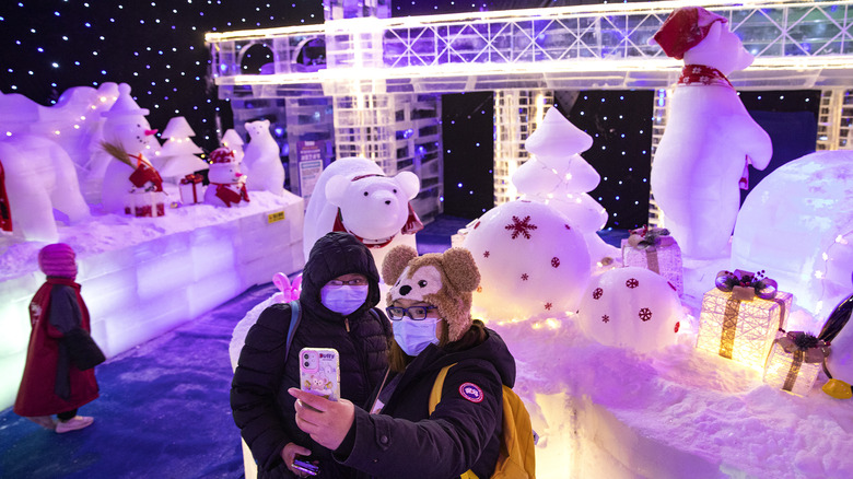 Carved ice exhibit