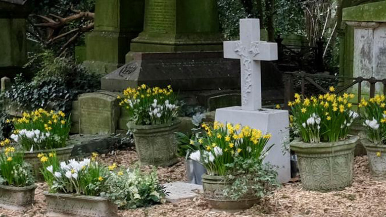 George Michael's grave with flowers