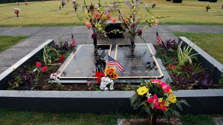 Johnny Cash and June Carter Cash gravesite with flowers