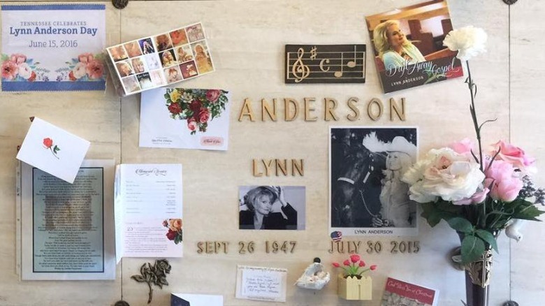 Lynn Anderson's crypt with flowers and pictures