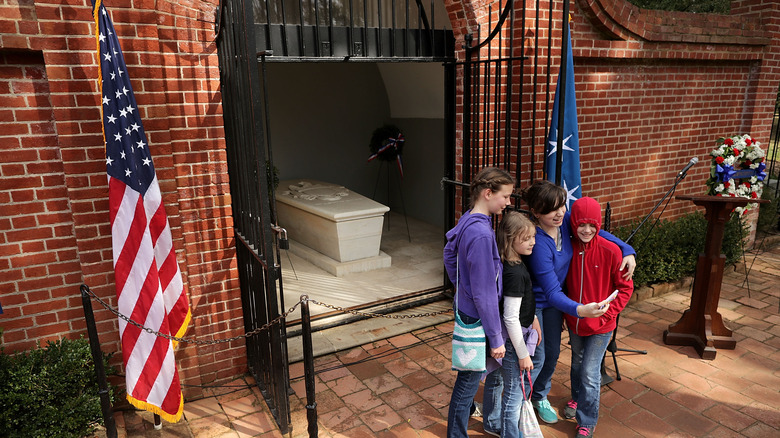 George Washington's tomb at Mount Vernon with selfie kids