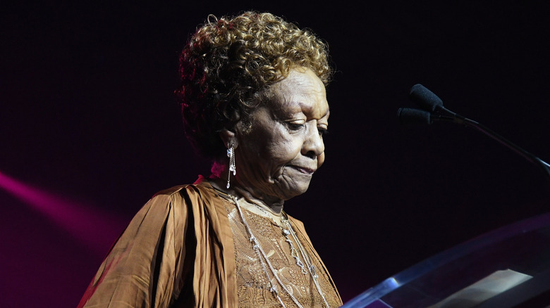 cissy houston at podium