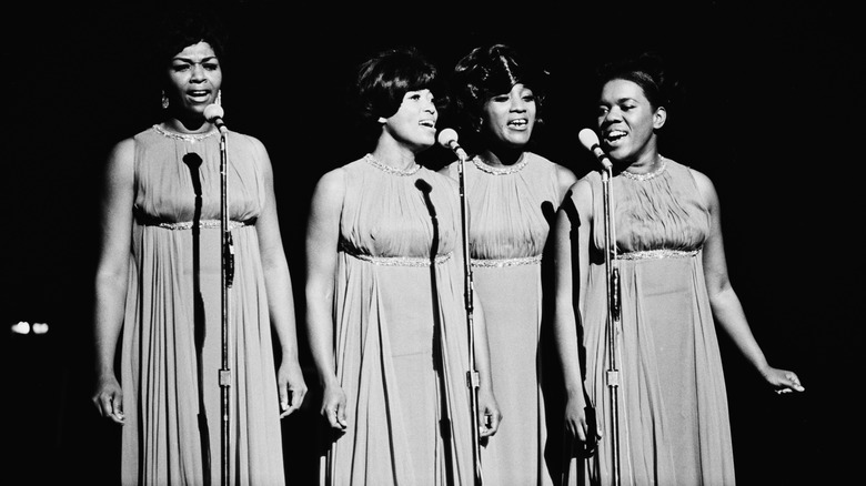 cissy houston performing with group