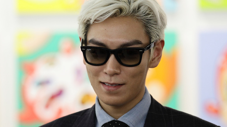 T.O.P peruses an art show