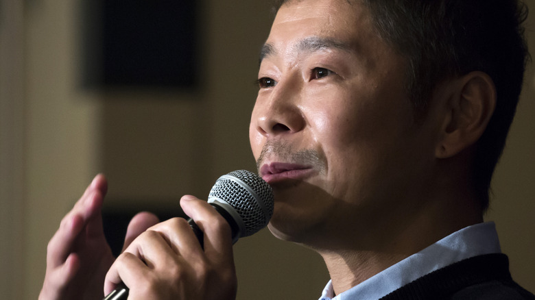 Yusaku Maezawa addresses press conference