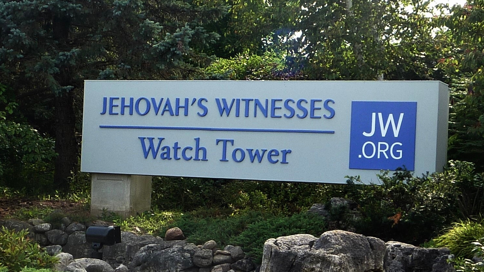 Who Founded The Jehovah's Witnesses?