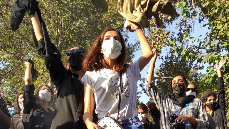 Women protesting in Iran 