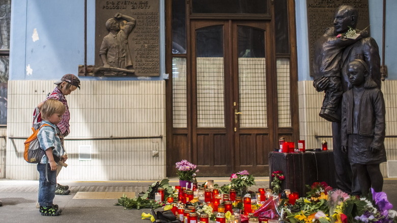 family visiting nicholas winton's memorial statue