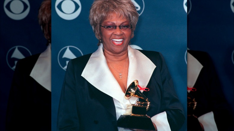 Cissy Houston holds her Grammy