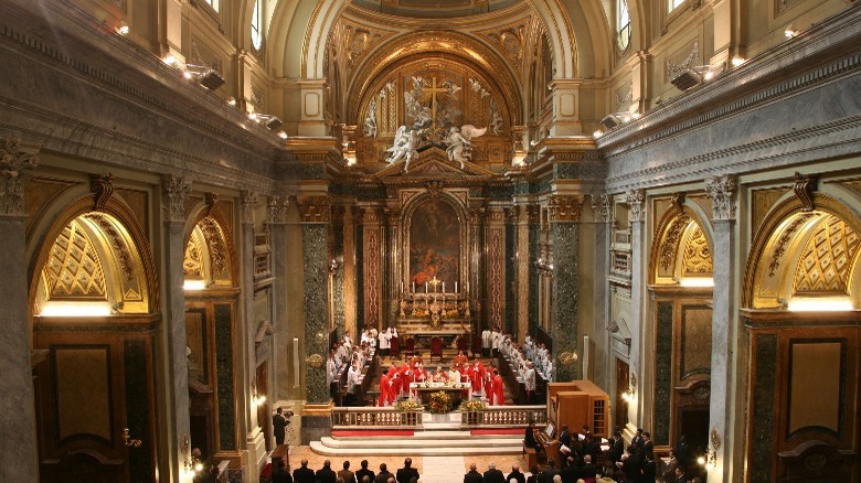 interior Basilica Sant'Apollinare