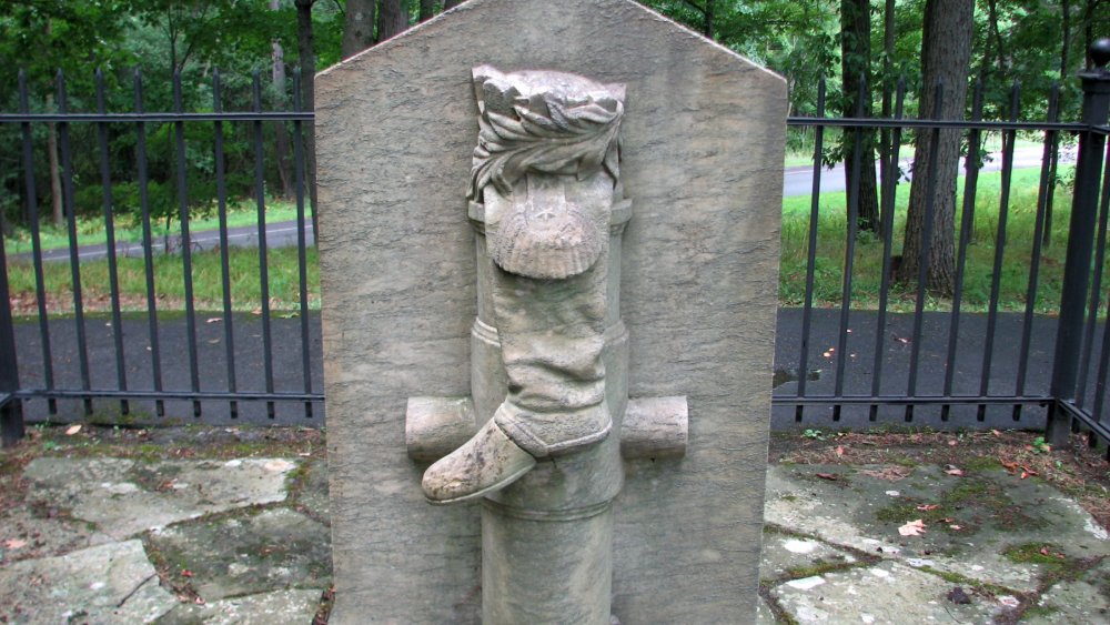 Benedict Arnold boot monument