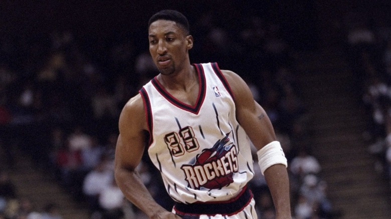 Scottie Pippen dribbling