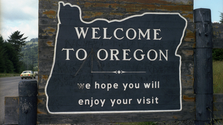 welcome to oregon sign