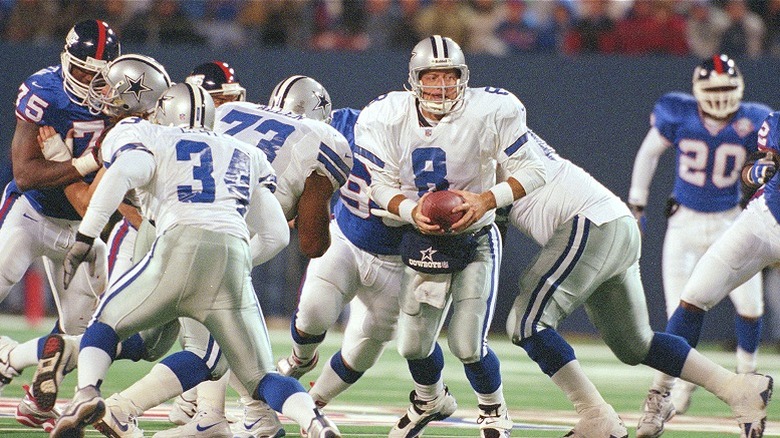 Dallas Cowboys prepare a play