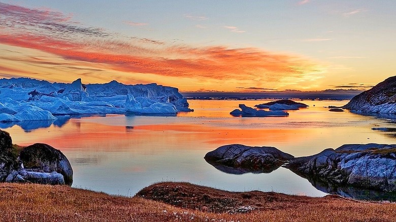 Icebergs in Sermermuit