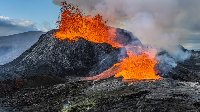 Iceland volcanoes erupting