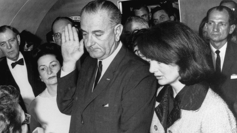 lyndon johnson next to jacqueline kennedy during presidential swearing in