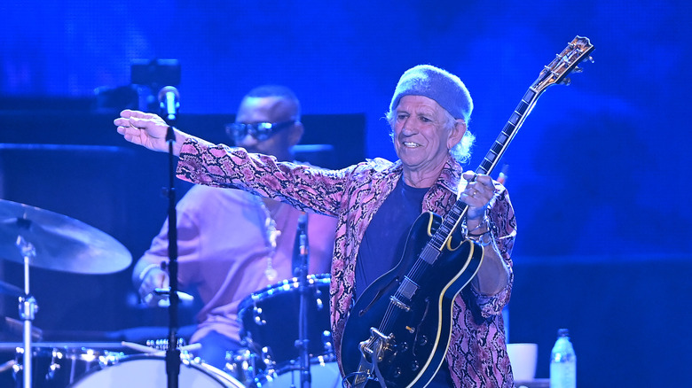 Keith Richards raising arm on stage