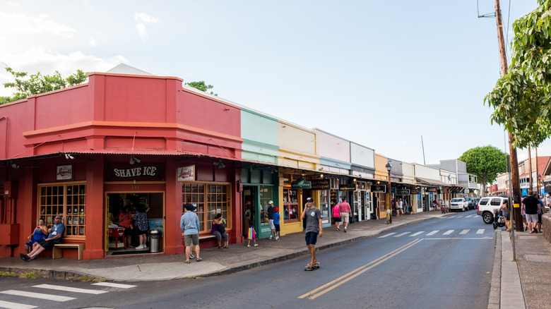 Lahaina tourist shopping street