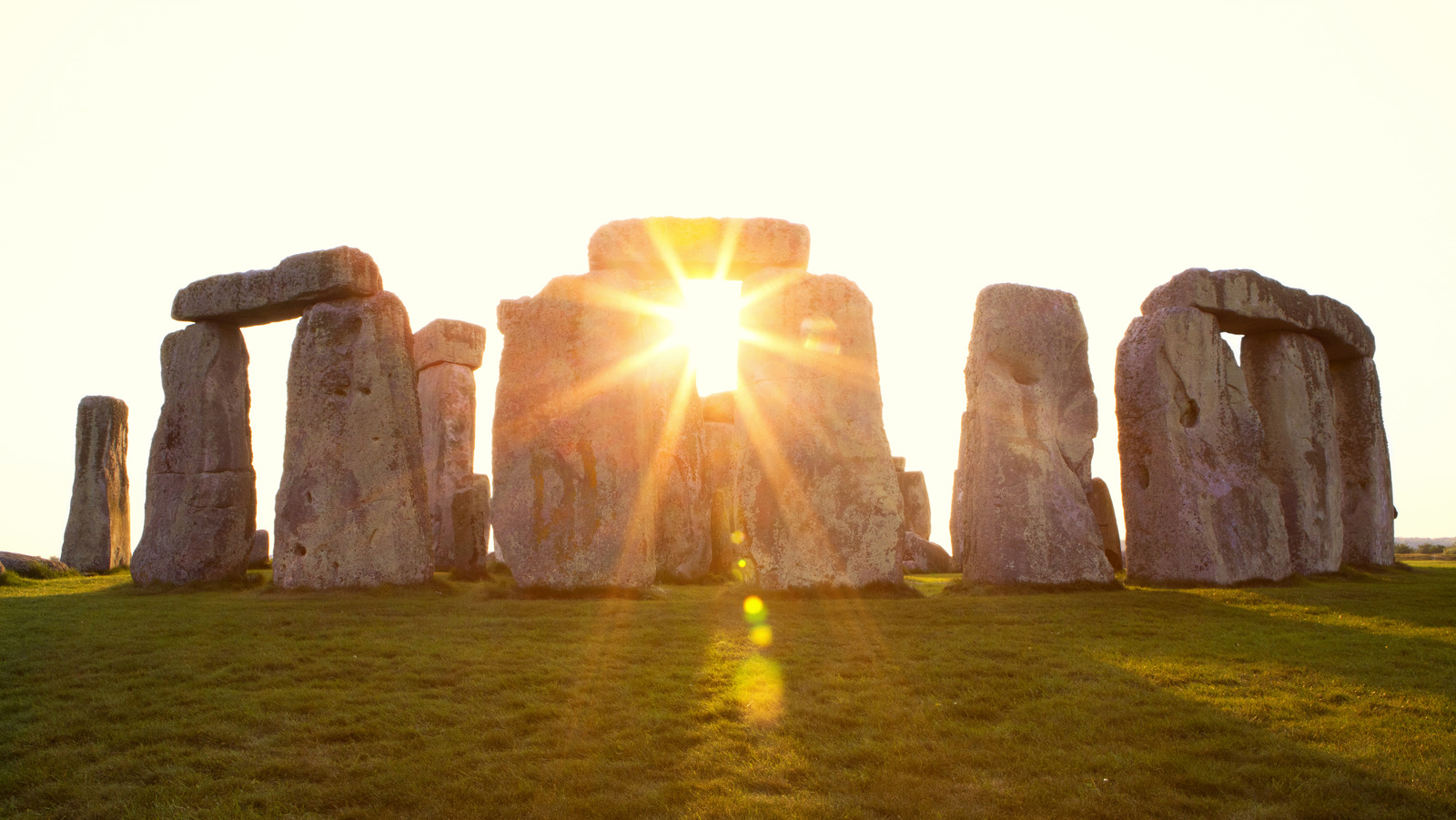 Why People Flock To Stonehenge During The Winter Solstice Grunge