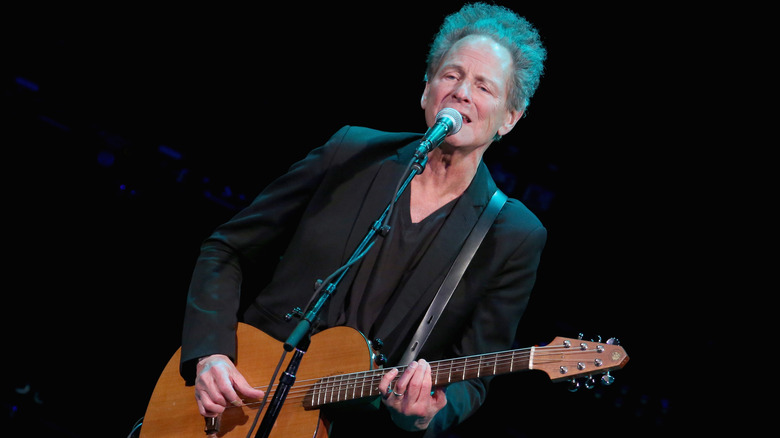 Lindsey Buckingham on stage