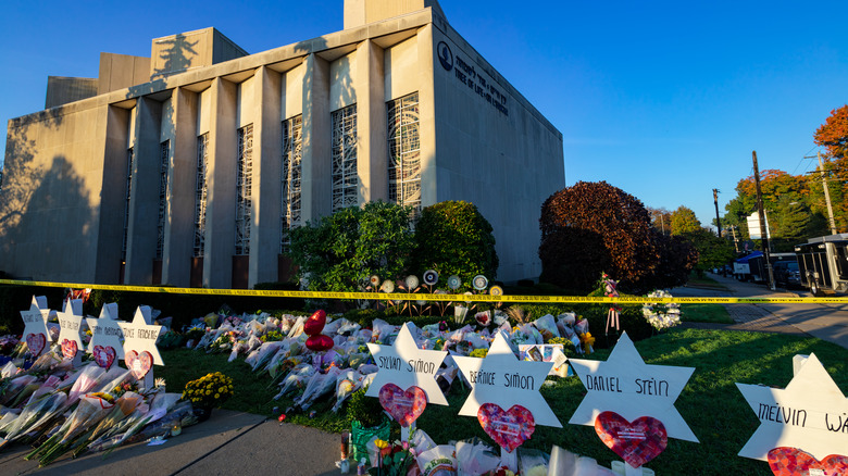 memorials in front of the tree of life synagogue
