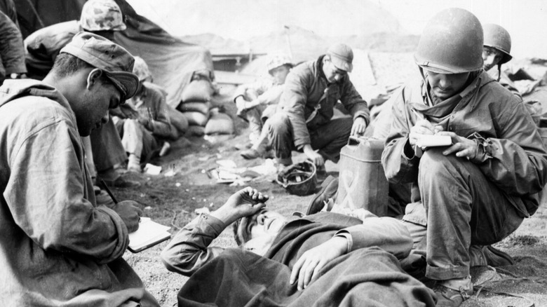 troops at iwo jima congregated closely